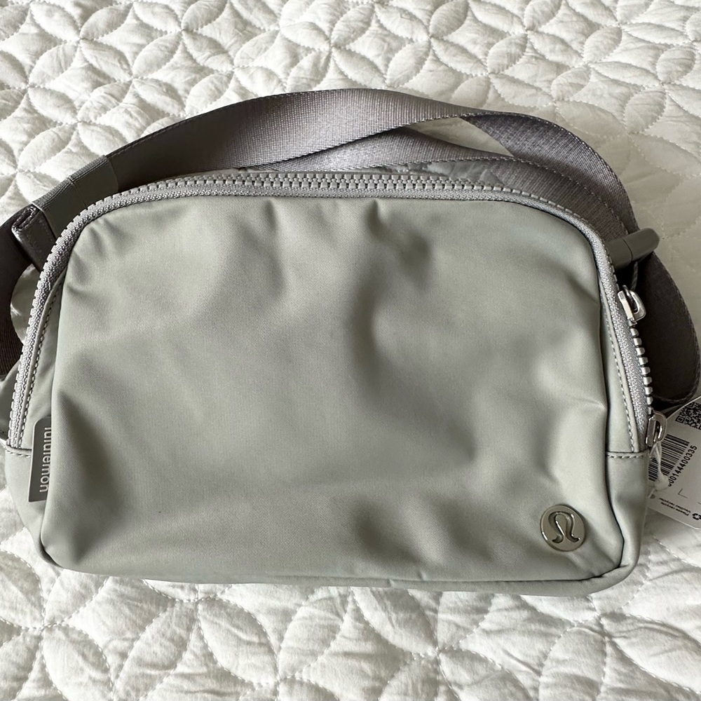 Lululemon Silver Drop Large Everywhere Bag Belt